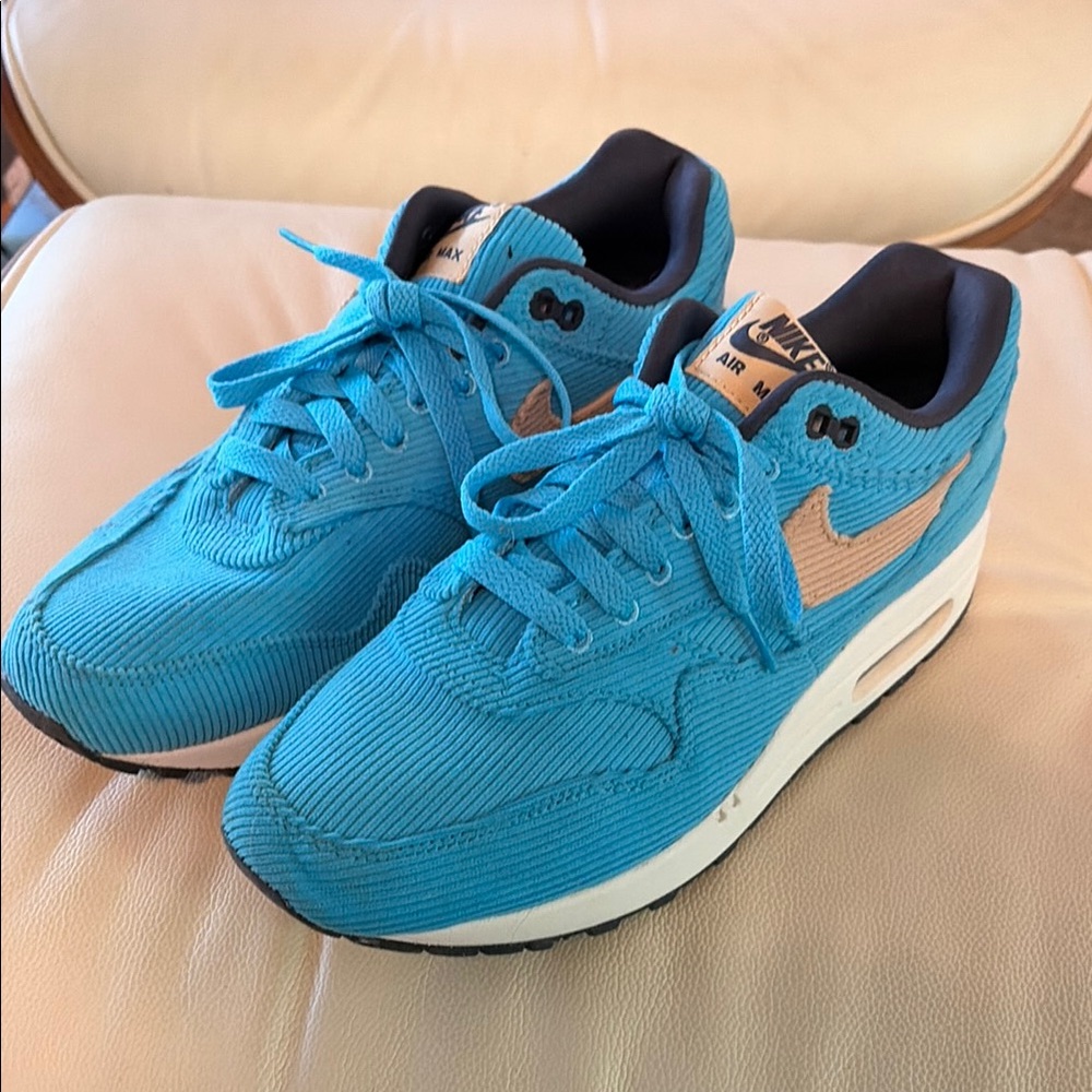 Nike Air Max Blue Sneakers